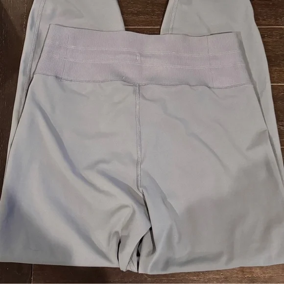 Vuori Joggers Size Small - Picture 5 of 6